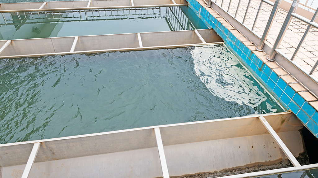 Operational control systems for gravity filtration
