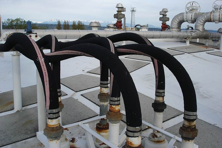 Confined lance-type gas mixing system