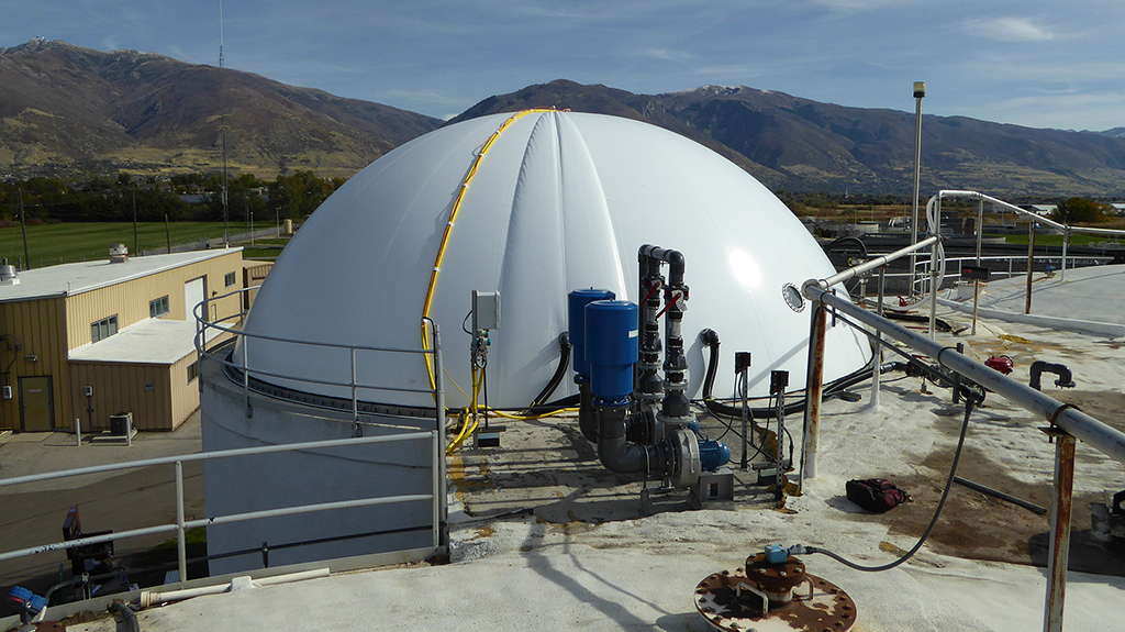 DuoSphere digester cover for storing biogas