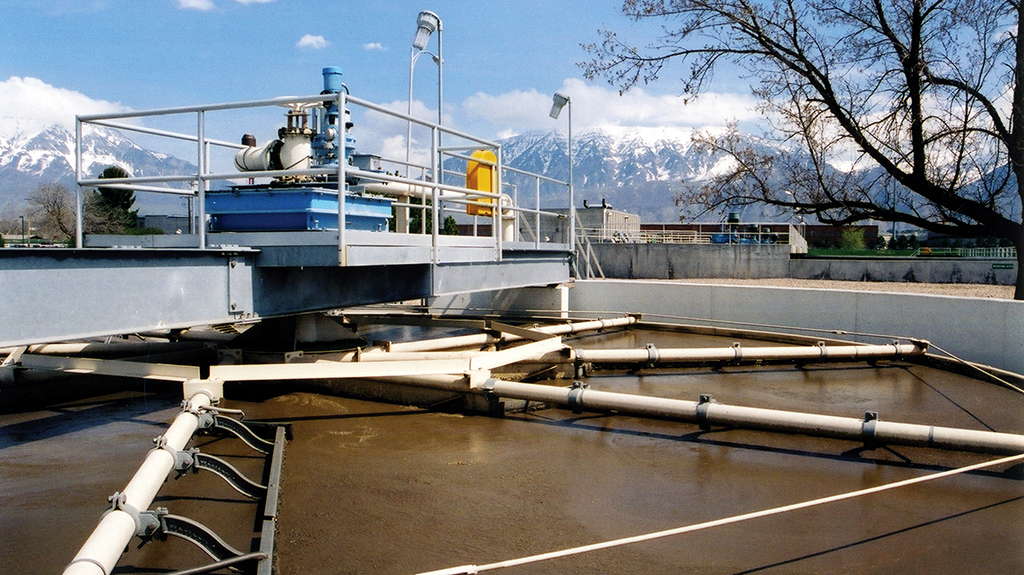 Dissolved air flotation thickener