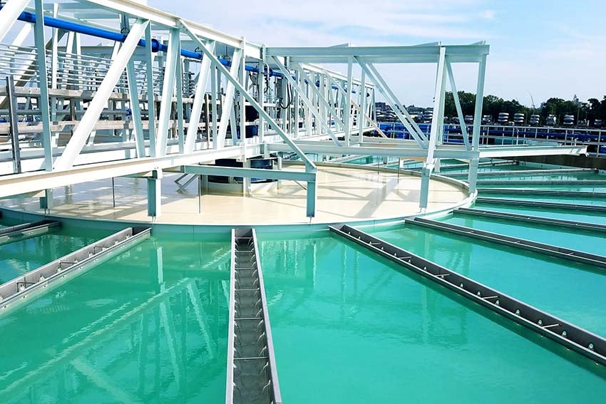 solids contact clarifier for flocculation and sedimentation in single tank