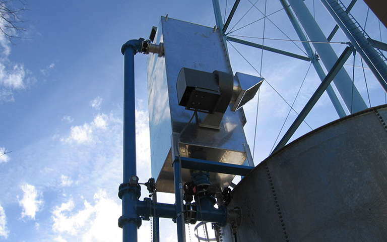 Forced draft aerator