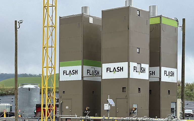 Four Flash tower evaporators