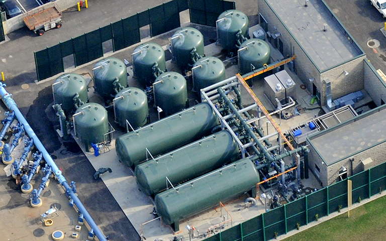 GAC contact vessels and horizontal pressure filters installation at Santa Monica plant