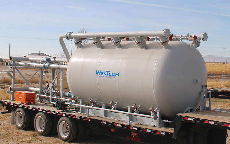 Mobile horizontal pressure filter