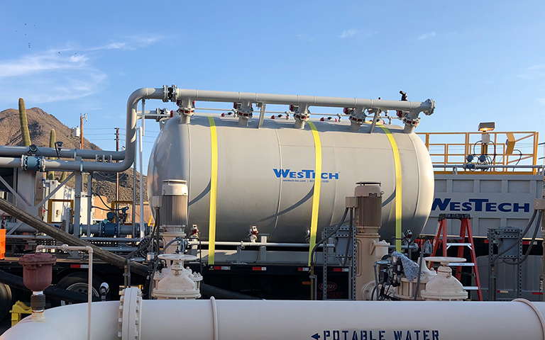 Mobile horizontal pressure filter